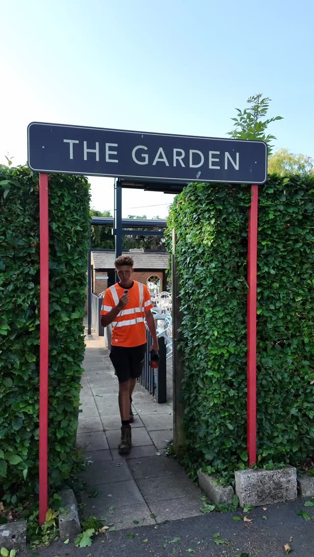 Maintenance conducted at the Railway in Dorridge. 

Working alongside other independent businesses in the local community is something we cherish. Next time you’re at @railwaydorridge take a look at the hedges and let us know what you think.

#hedgecutting #satisfying #hedge #pub #sunny #sun